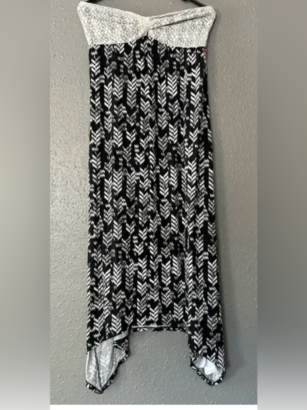 Roxy black and white strapless dress with crochet top. Small